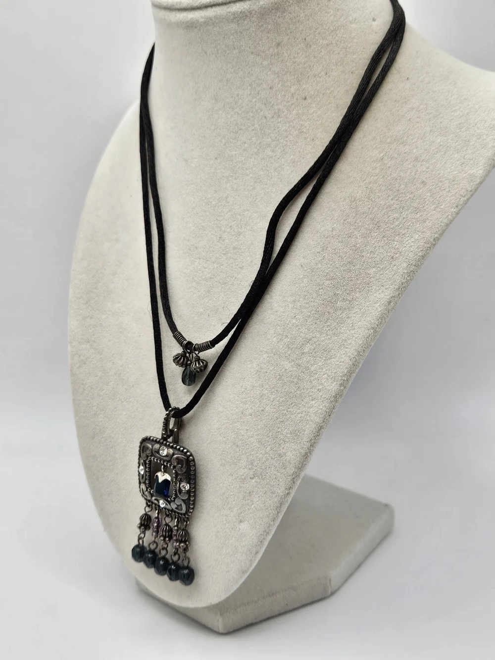 VINTAGE Nine West NW Boho Gunmetal Tone Glass Bead Cord Double Strand Necklace
